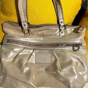 Coach ! Large Poppy Metallic purse.  Good condition. 💟